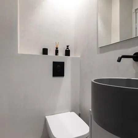 Delightful And Sunny Studio Apartment