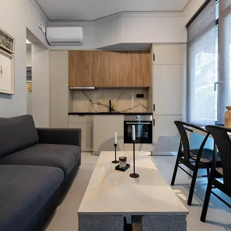 Delightful And Sunny Studio Apartment