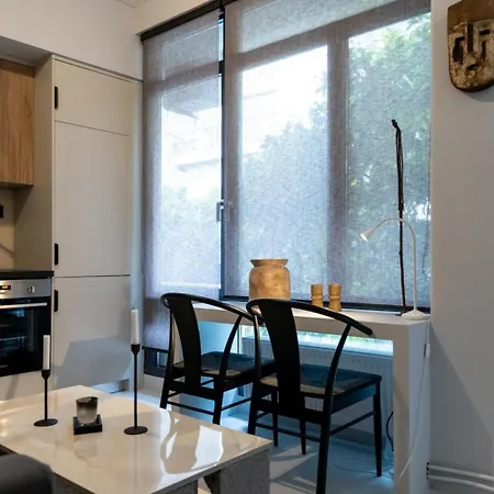 Delightful And Sunny Studio Apartment *