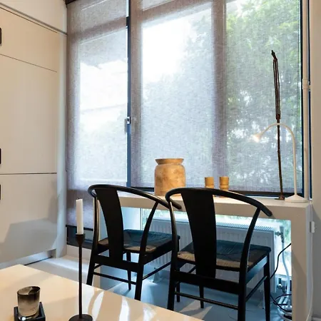 Delightful And Sunny Studio Apartment